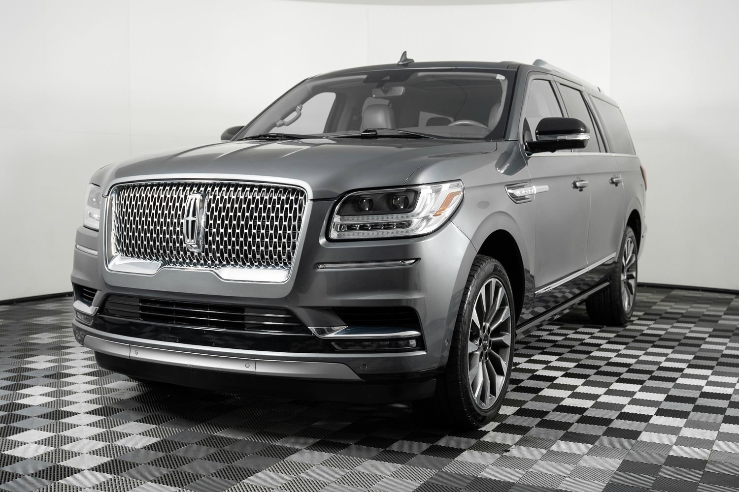 Used 2021 Lincoln Navigator L Reserve AWD/4WD image 2