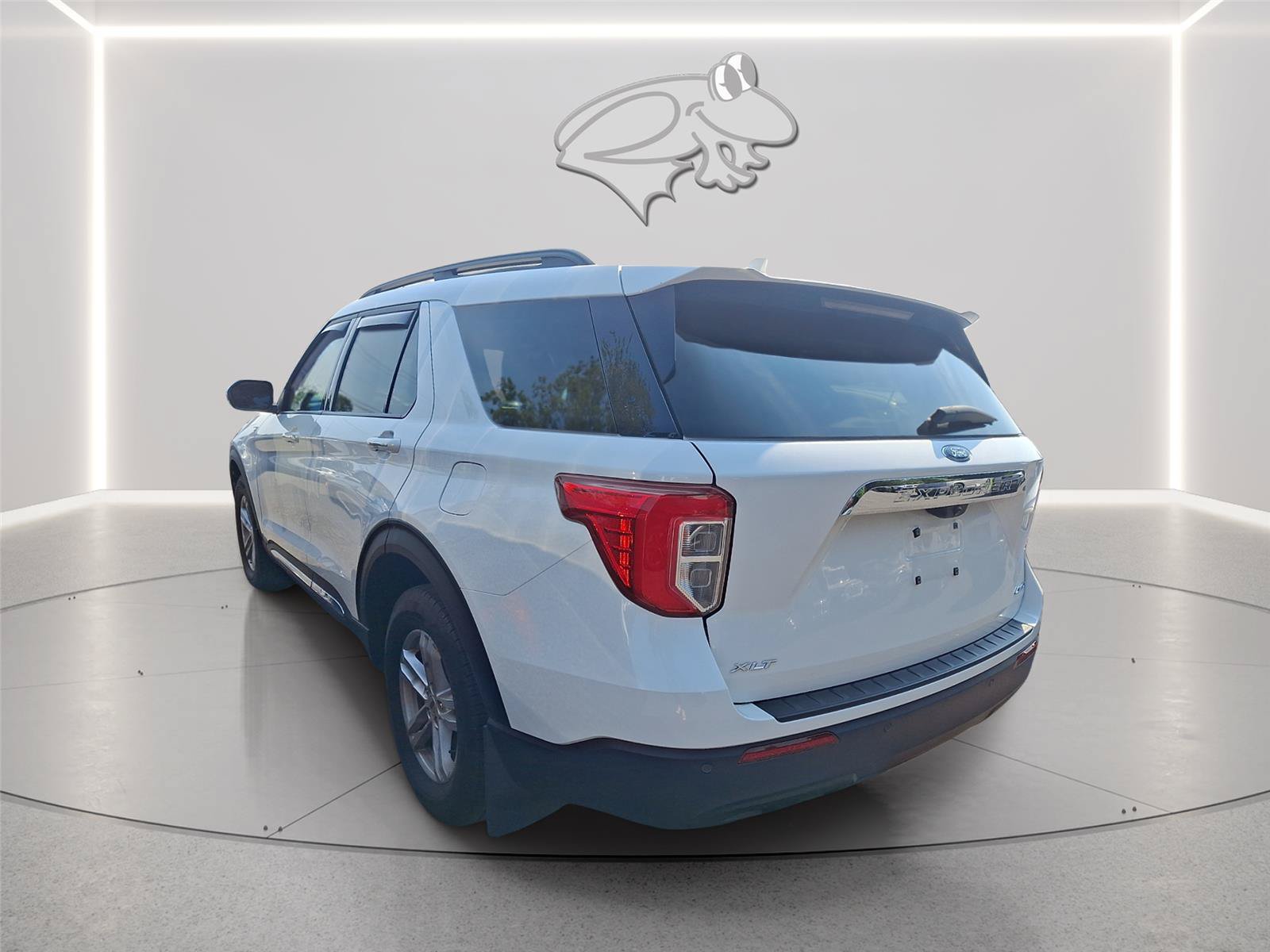 Used 2024 Ford Explorer XLT AWD/4WD image 7