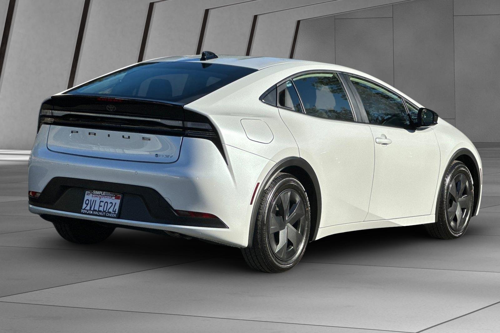 Used 2026 Toyota Prius Plug-In Hybrid image 4