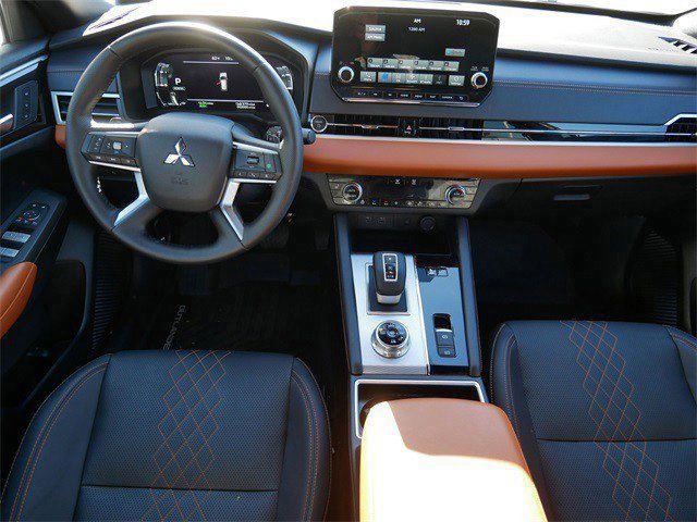 Used 2025 Mitsubishi Outlander SEL image 11