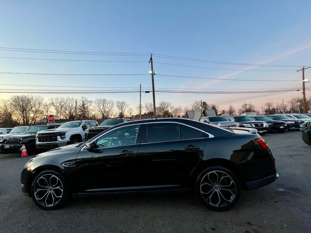 Used 2013 Ford Taurus SHO image 4