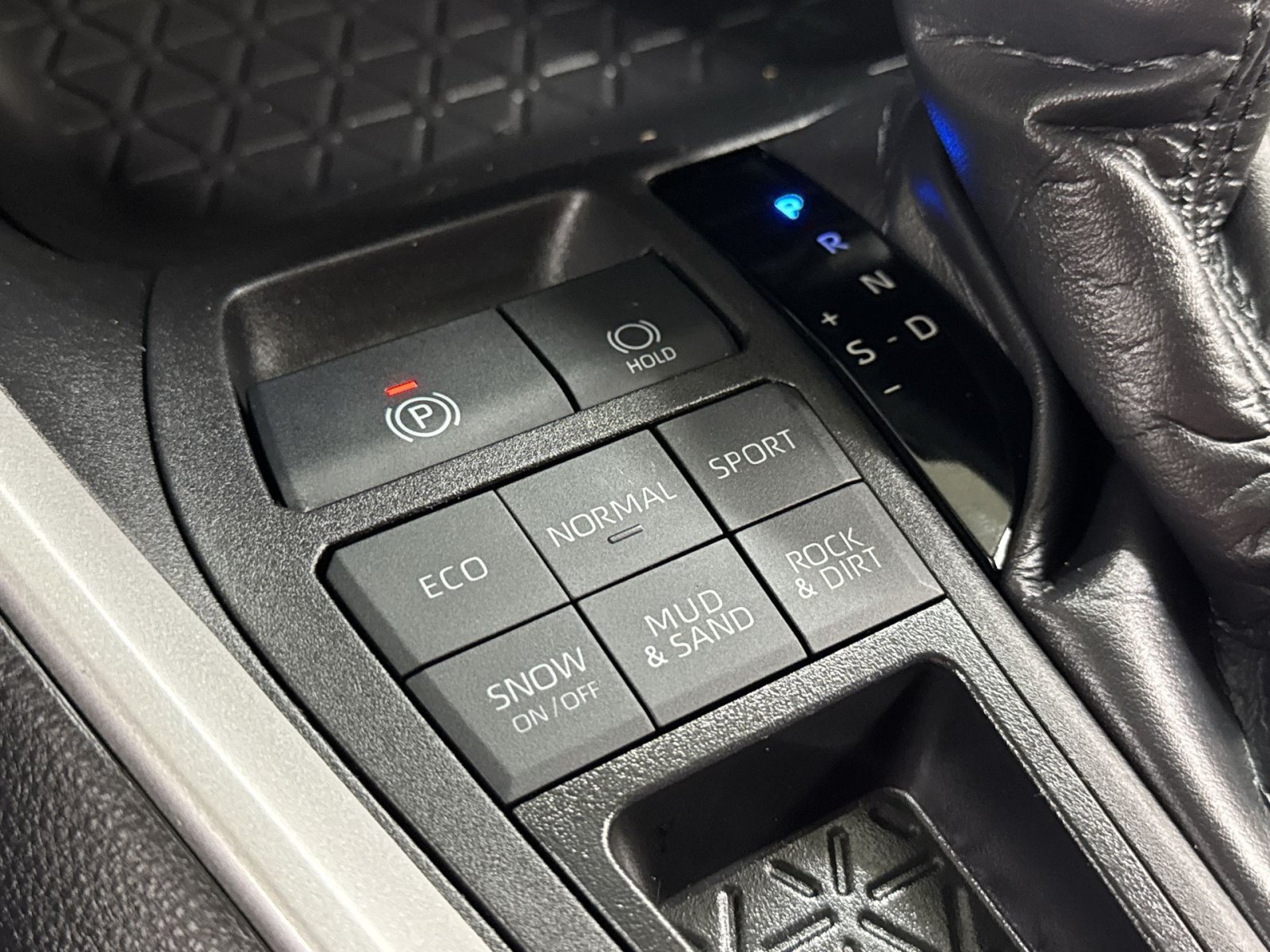 Used 2024 Toyota RAV4 LE AWD/4WD image 42