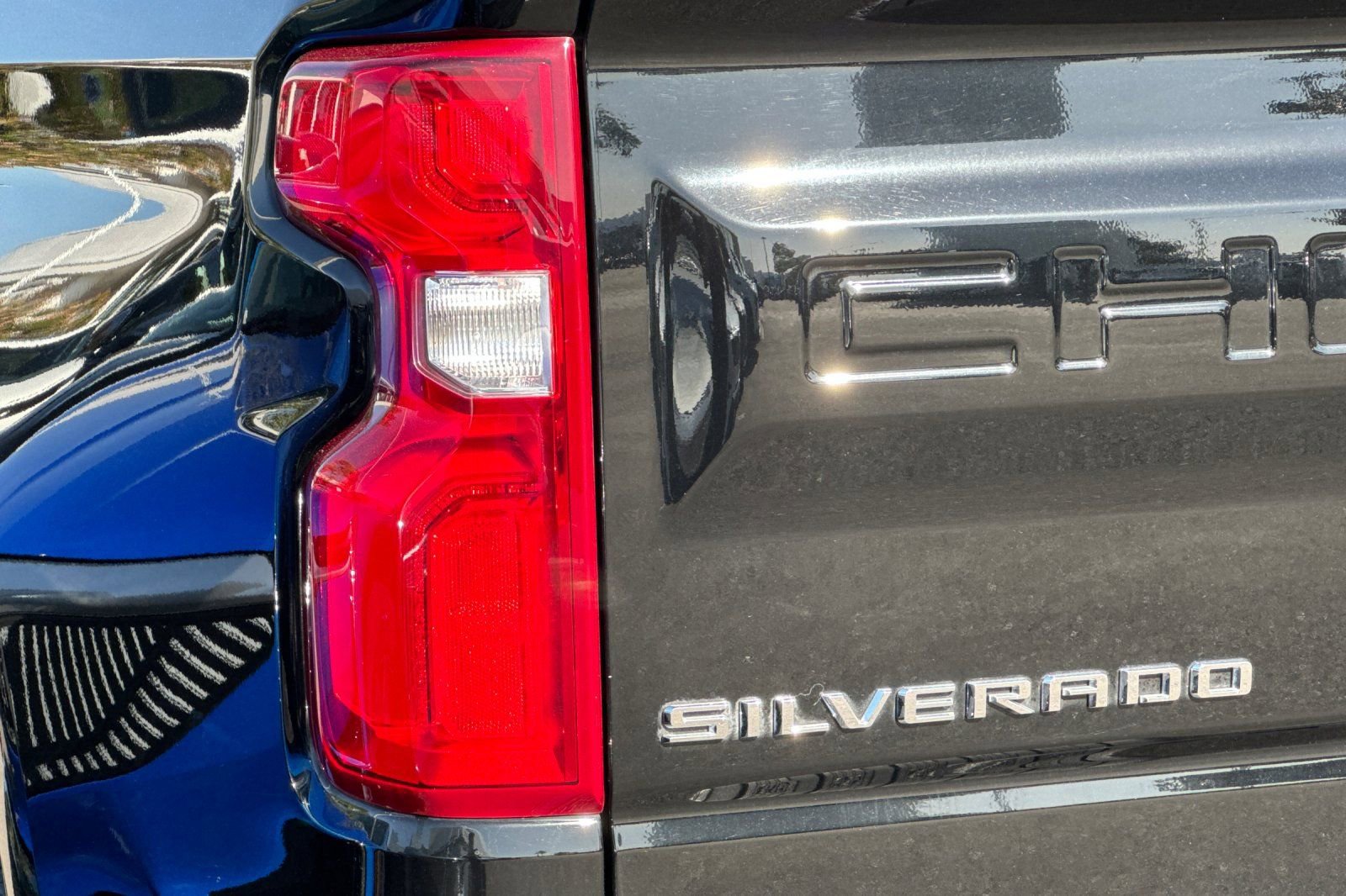 Used 2020 Chevrolet Silverado 1500 High Country w/ Technology Package image 43