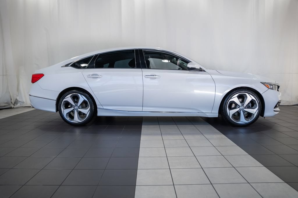 Used 2018 Honda Accord Touring image 3