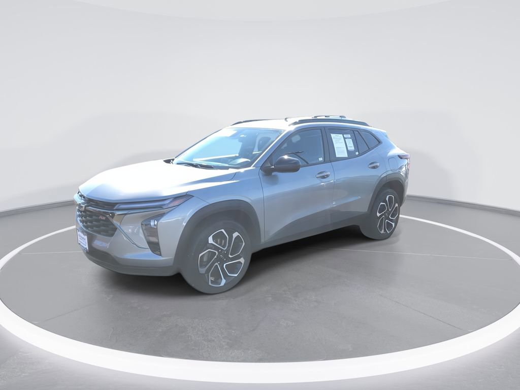 Used 2025 Chevrolet Trax RS w/ Sunroof Package image 4