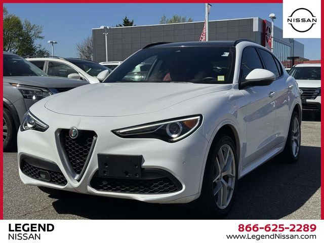 Used 2020 Alfa Romeo Stelvio Ti Sport w/ Quick Order Package 22S Sport AWD/4WD image 4