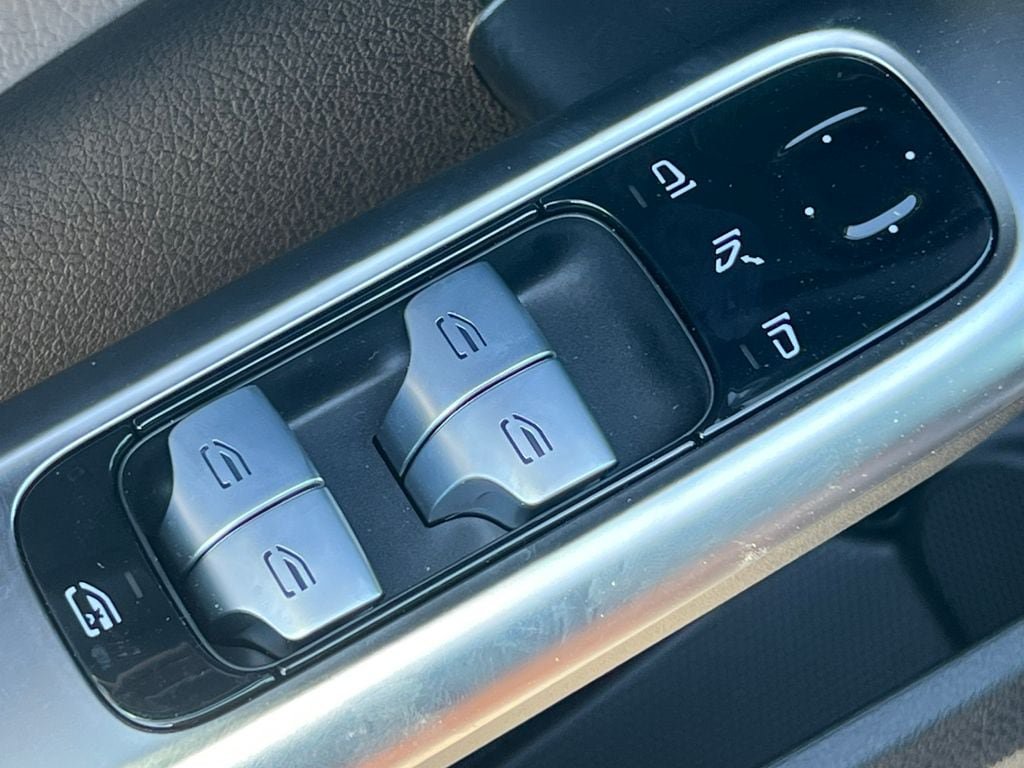 New 2025 Mercedes-Benz C 300 4MATIC Sedan image 13