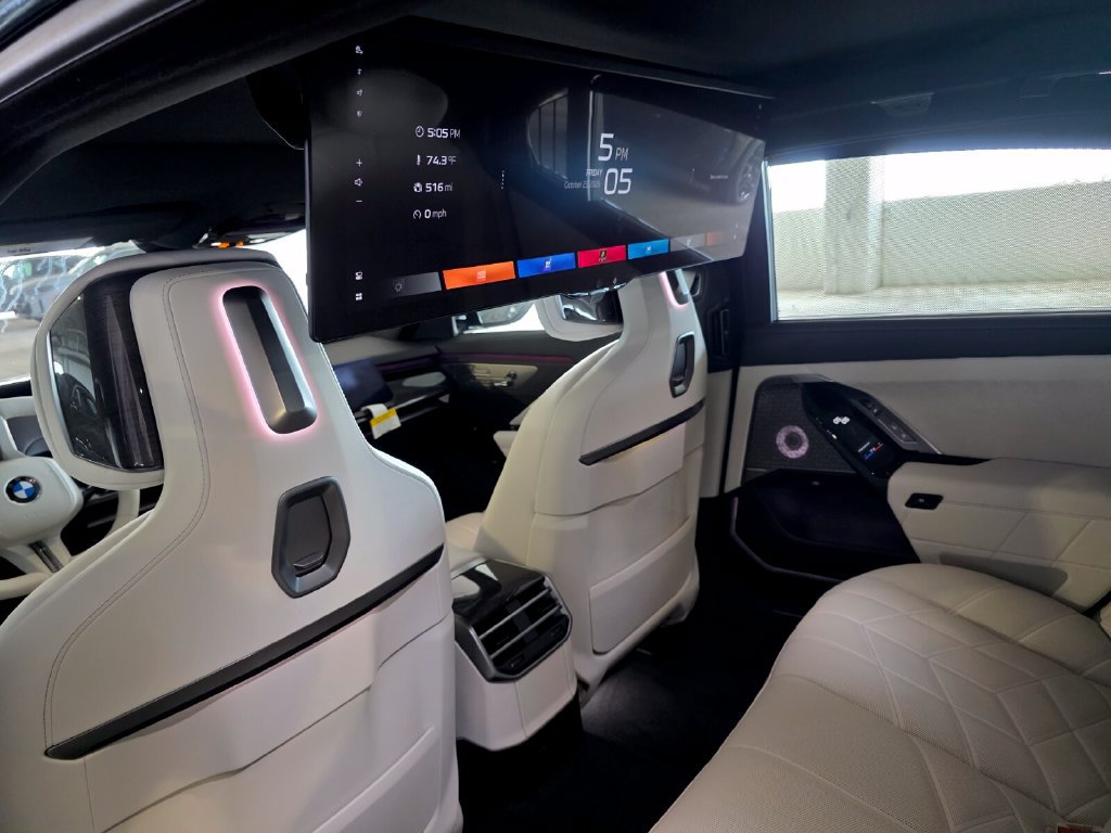 New 2027 BMW 740i w/ Executive Package RWD image 13
