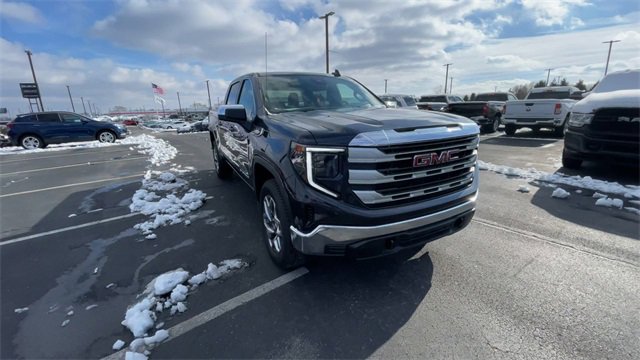 New 2025 GMC Sierra 1500 SLE image 4
