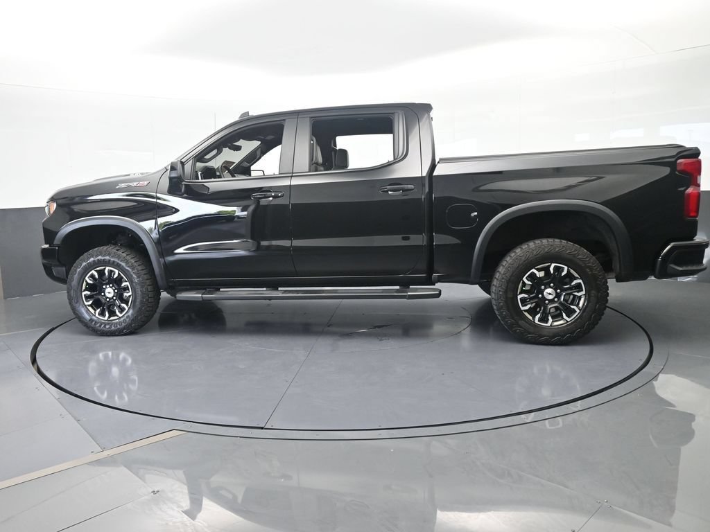 Used 2025 Chevrolet Silverado 1500 ZR2 w/ Technology Package AWD/4WD image 3