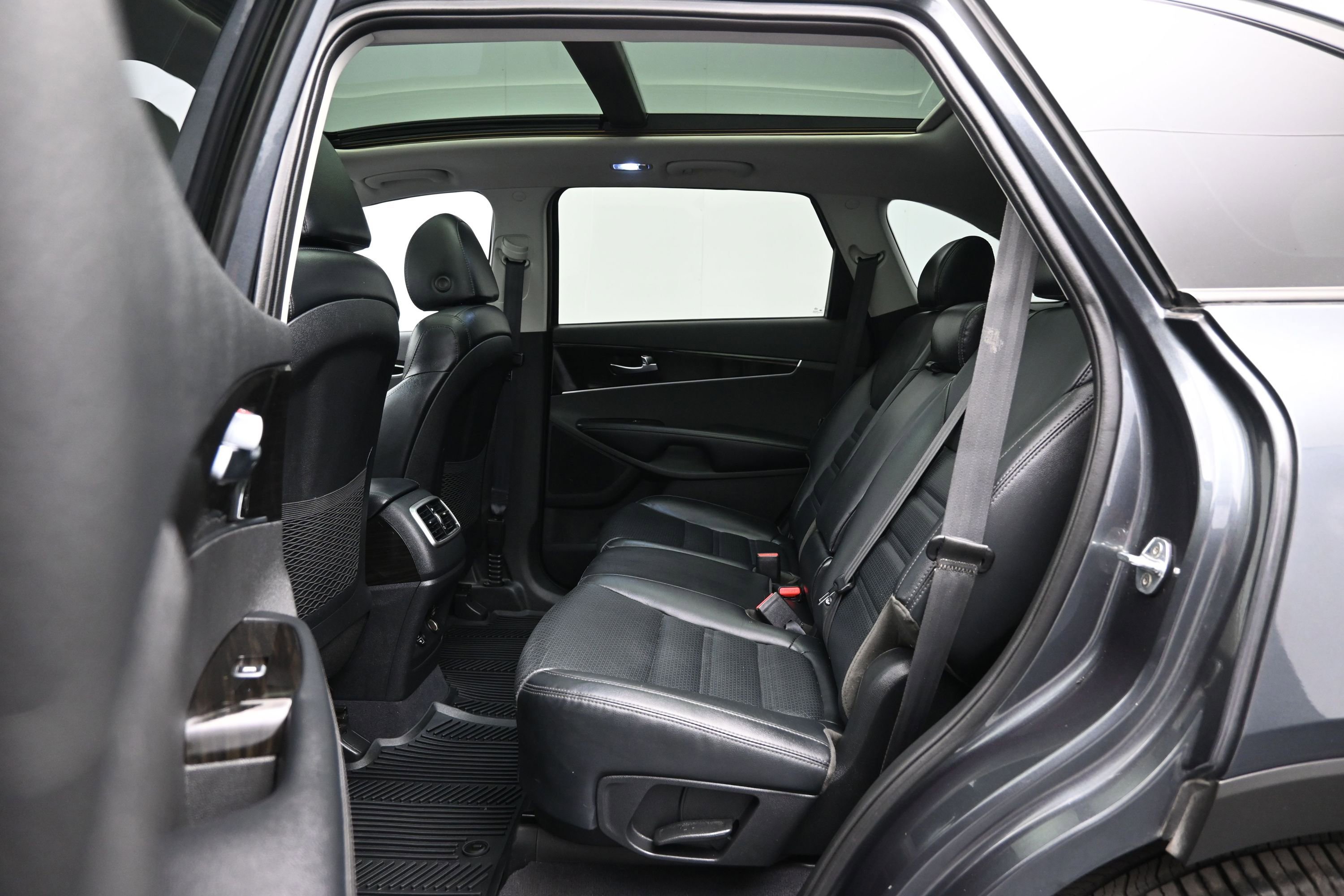 Used 2020 Kia Sorento EX FWD image 24