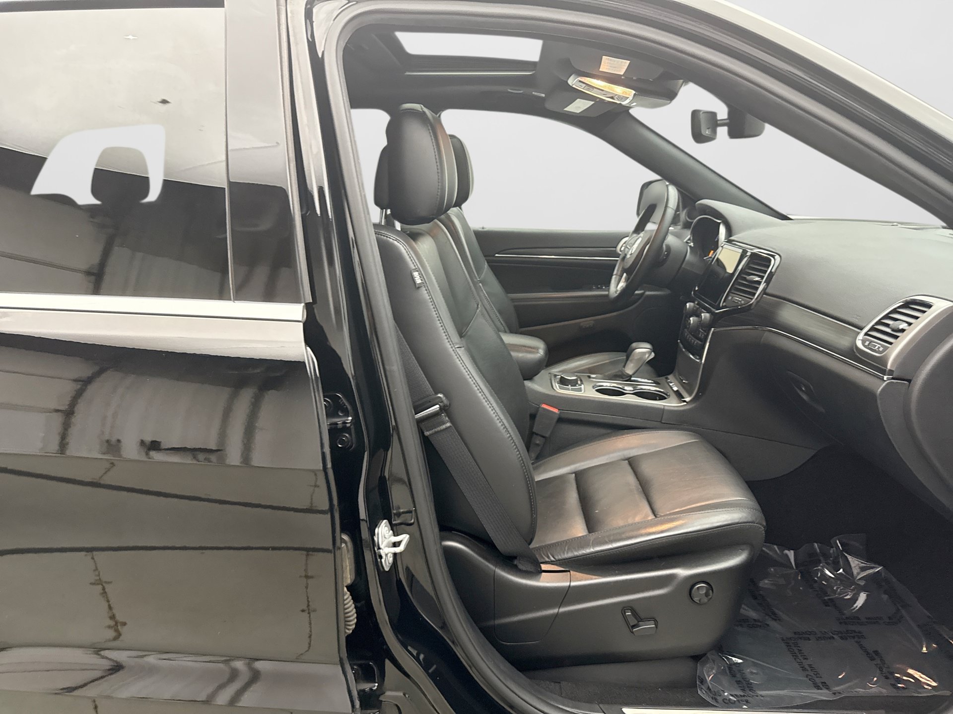 Used 2019 Jeep Grand Cherokee Limited AWD/4WD image 17