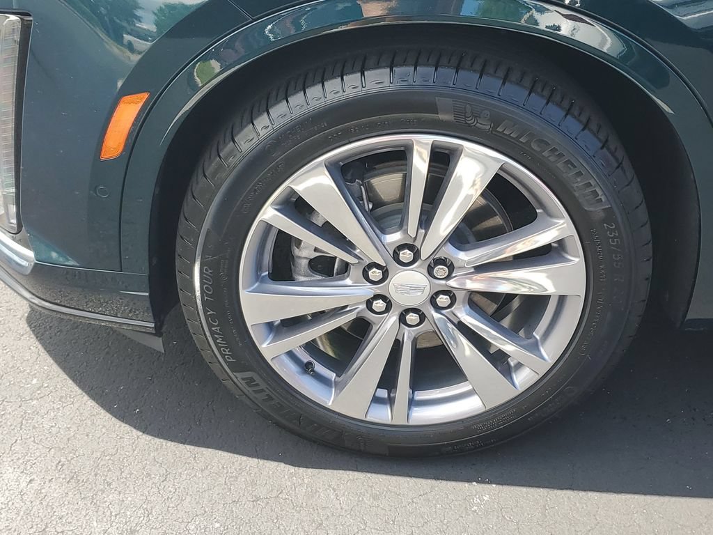 Certified 2024 Cadillac XT6 Premium Luxury w/ Technology Package FWD image 11