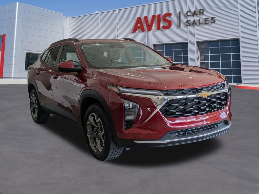 Used 2025 Chevrolet Trax LT w/ LT Convenience Package image 3