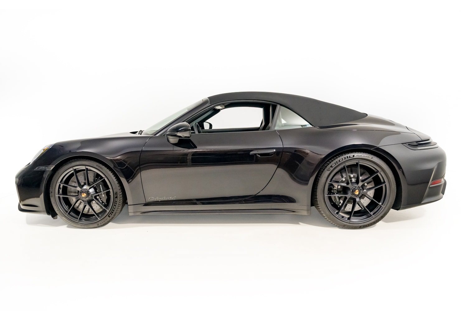 Used 2026 Porsche 911 Carrera 4 GTS AWD/4WD image 3