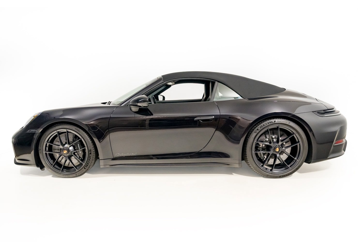Used 2026 Porsche 911 Carrera 4 GTS AWD/4WD image 3