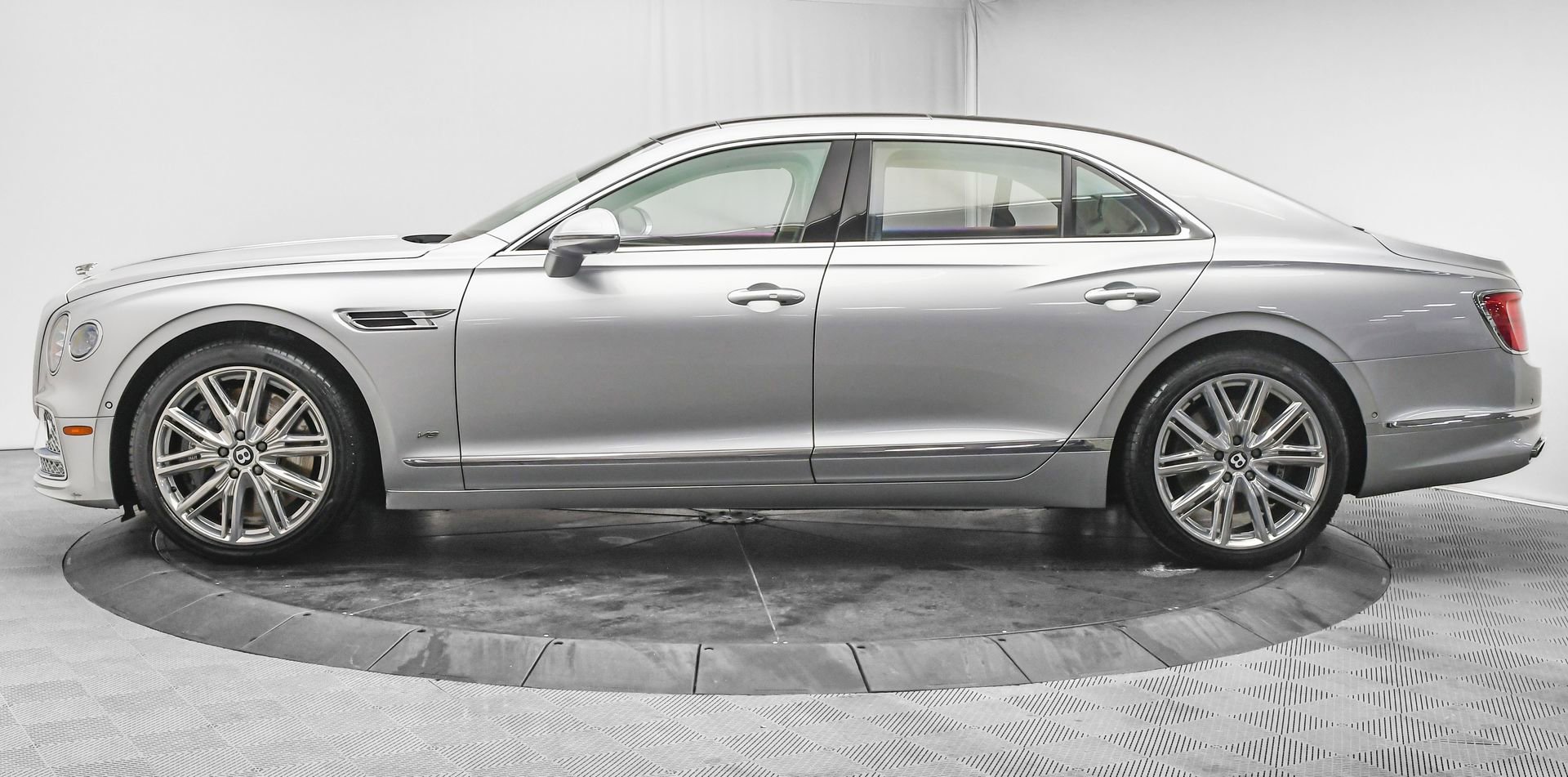 Used 2022 Bentley Flying Spur V8 image 9