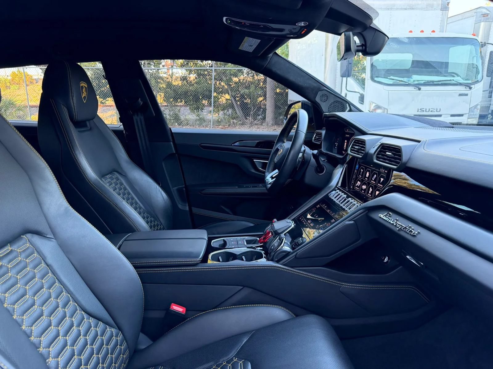 Used 2021 Lamborghini Urus AWD/4WD image 42