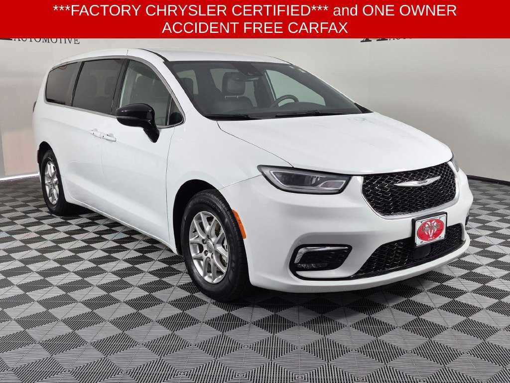 Certified 2025 Chrysler Pacifica Select FWD image 2
