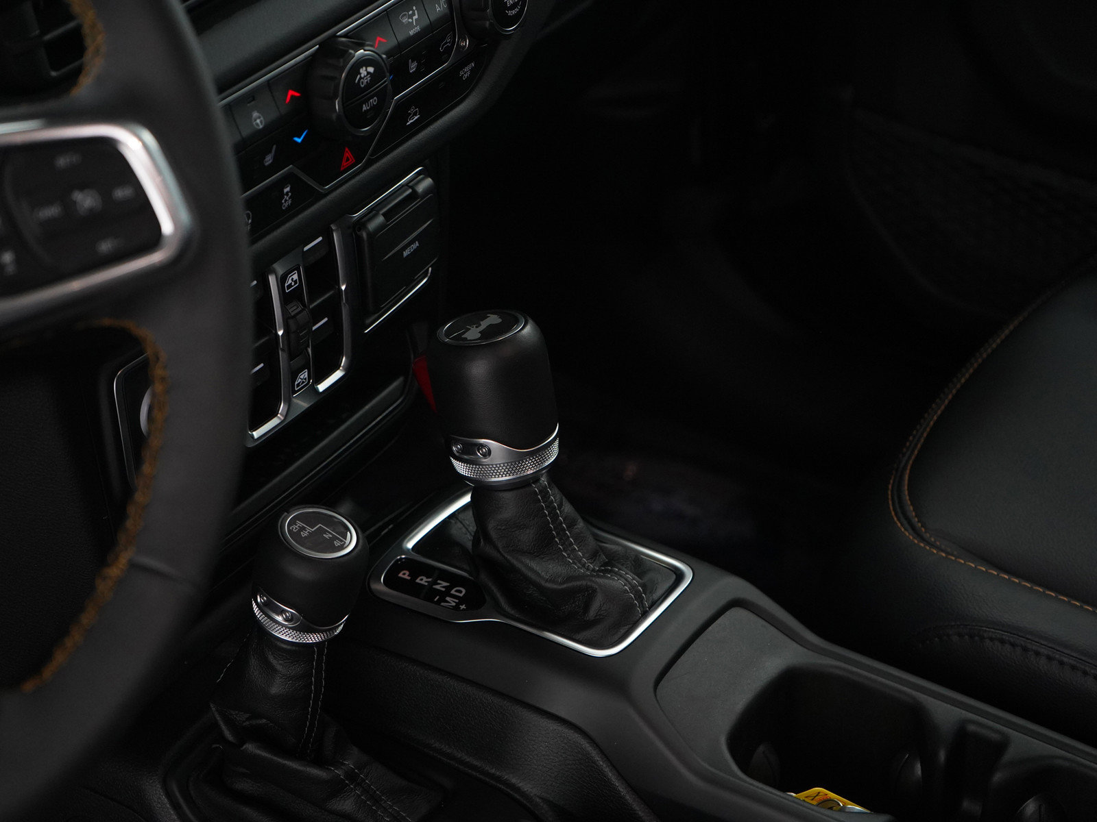 Used 2024 Jeep Wrangler Sahara image 23