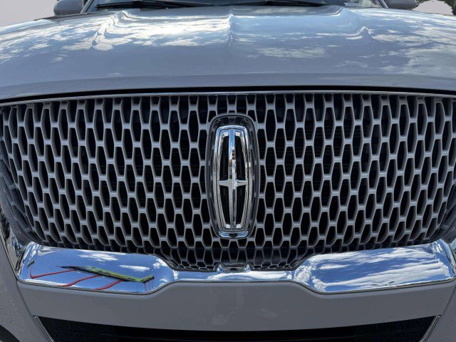 Used 2023 Lincoln Navigator Reserve image 13