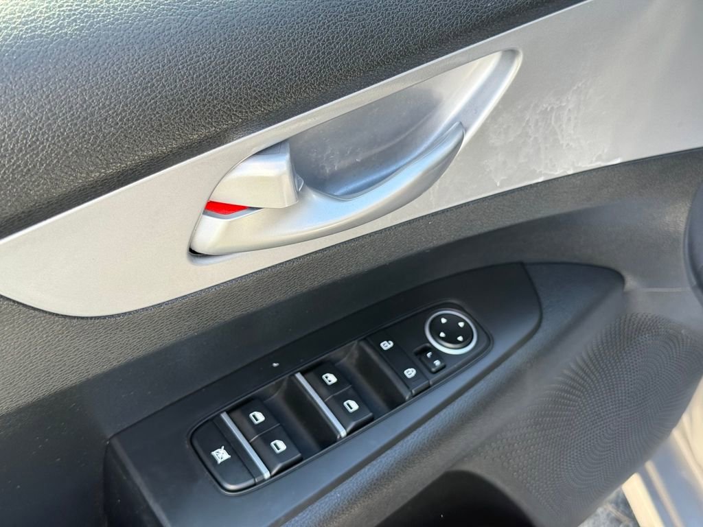 Used 2023 Kia Forte LXS image 19