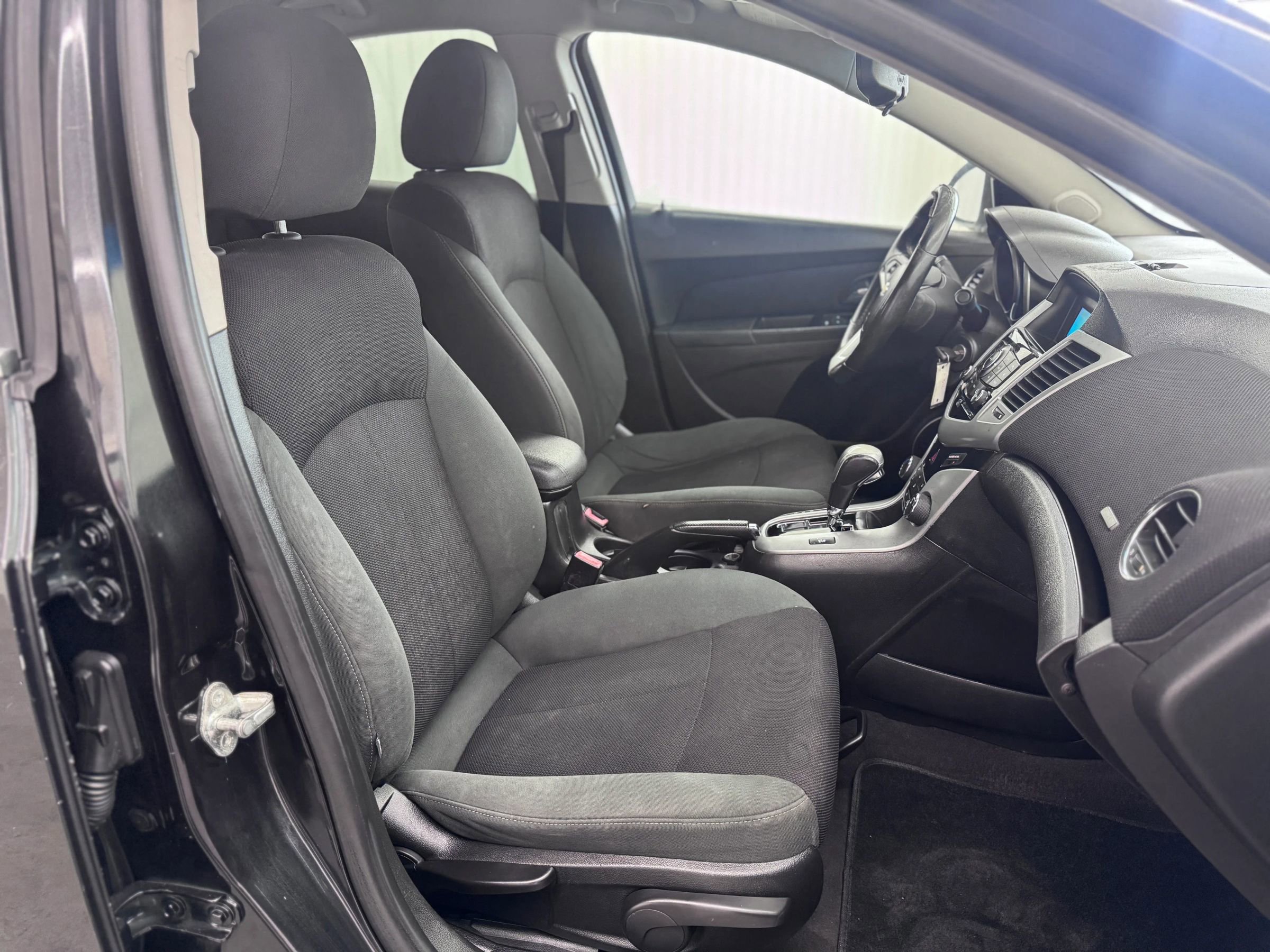 Used 2011 Chevrolet Cruze LT FWD image 10
