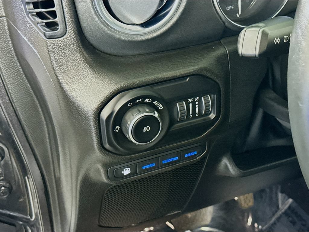 Used 2021 Jeep Wrangler Unlimited Sahara w/ Cold Weather Group AWD/4WD image 10