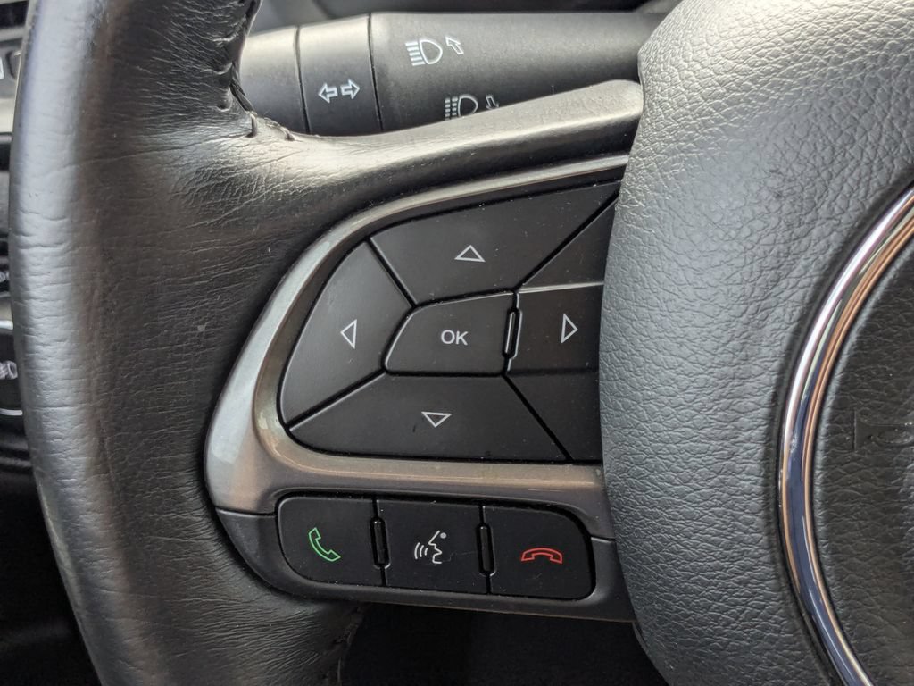 Used 2018 Jeep Renegade Limited FWD image 28