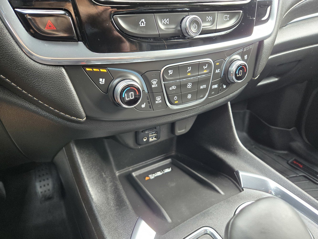 Used 2023 Chevrolet Traverse Premier AWD/4WD image 11
