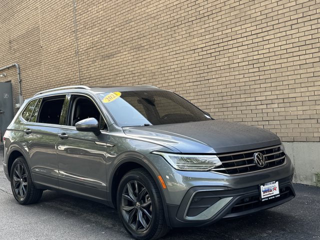 Used 2023 Volkswagen Tiguan SE w/ Panoramic Sunroof Package AWD/4WD image 2