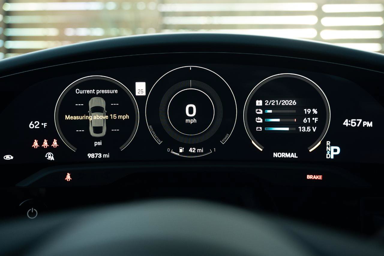Used 2022 Porsche Taycan Turbo S AWD/4WD image 60