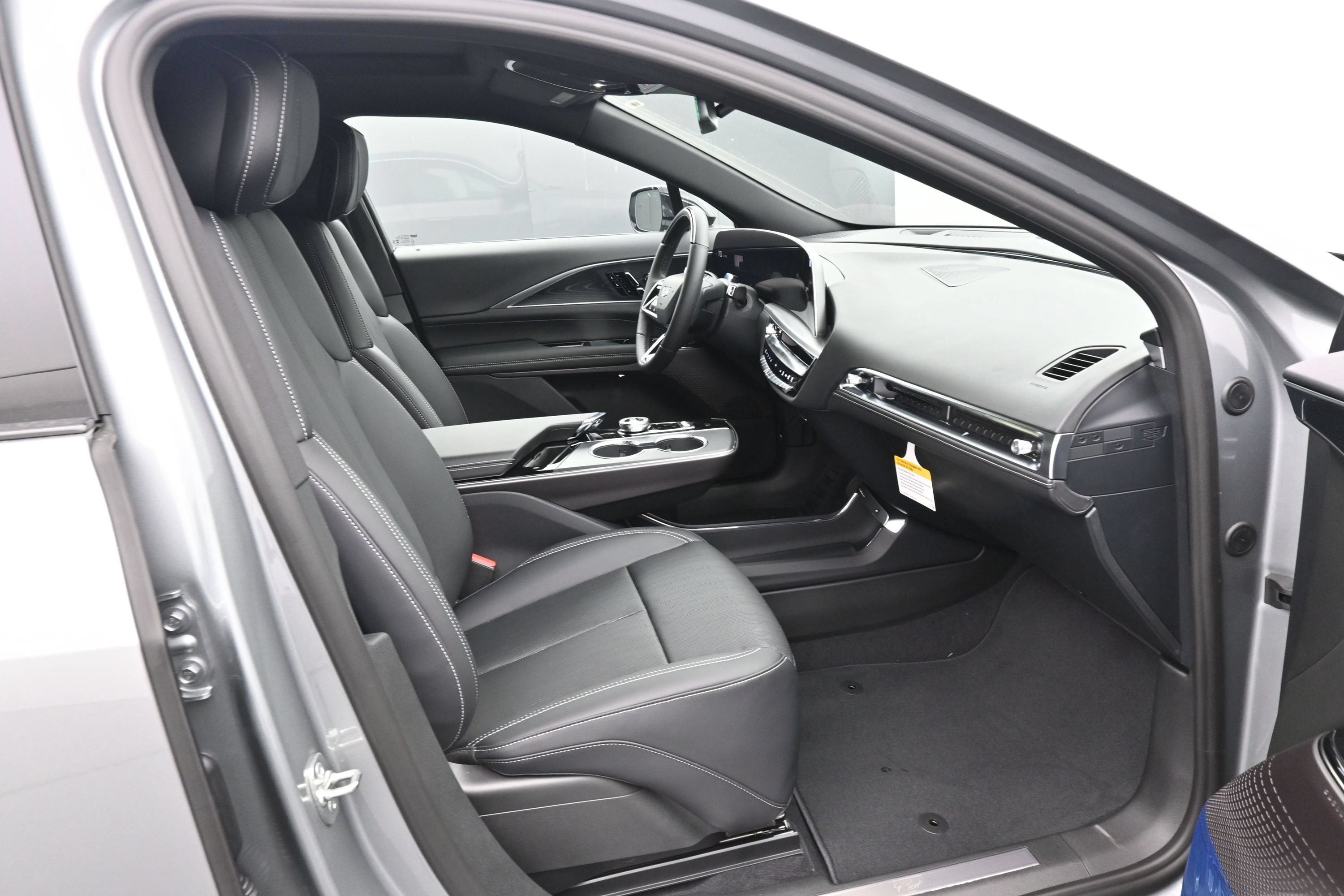 New 2026 Cadillac Lyriq Luxury w/ LPO, Floor Liner Package AWD/4WD image 13