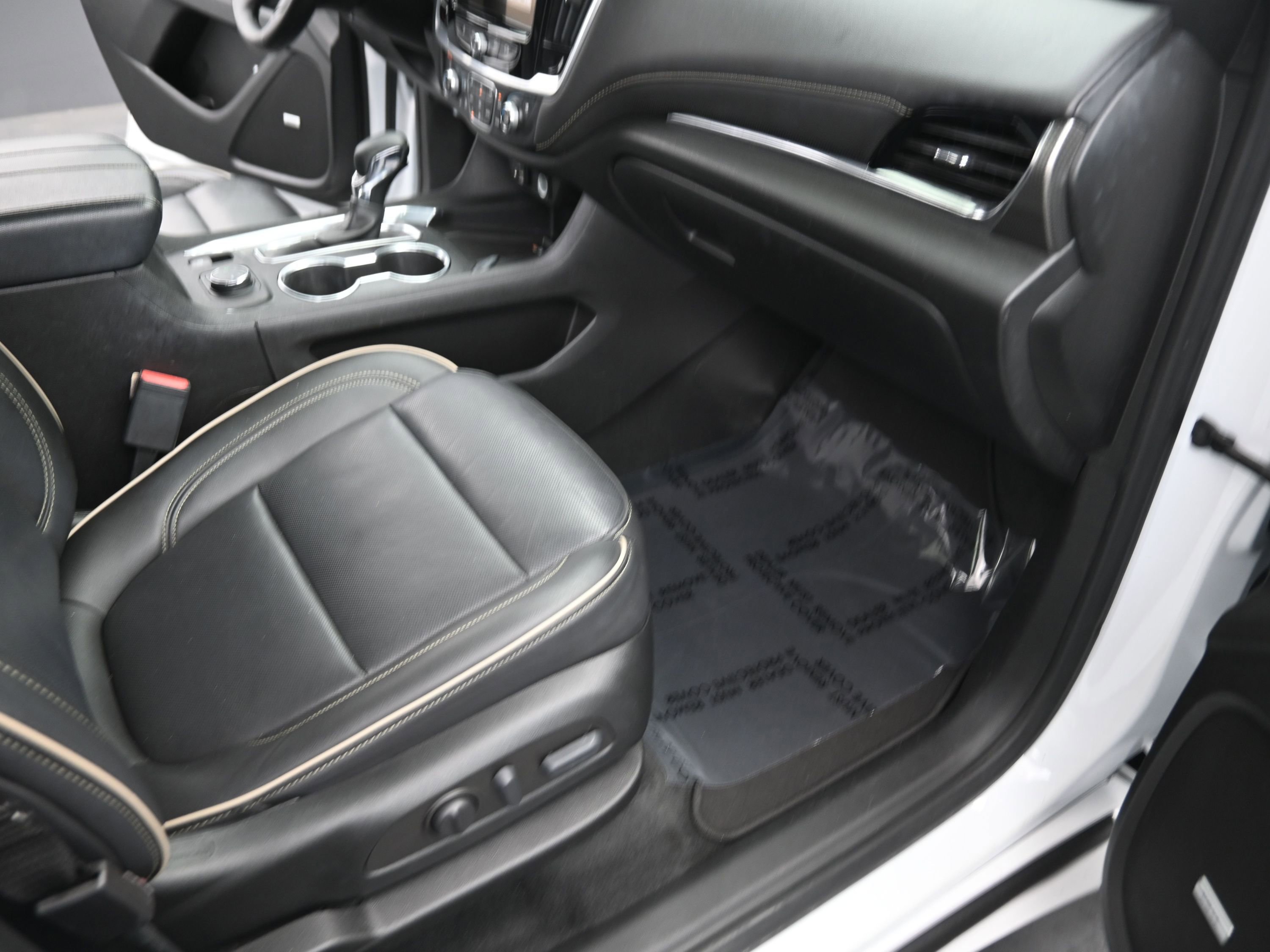 Used 2023 Chevrolet Traverse Premier image 21