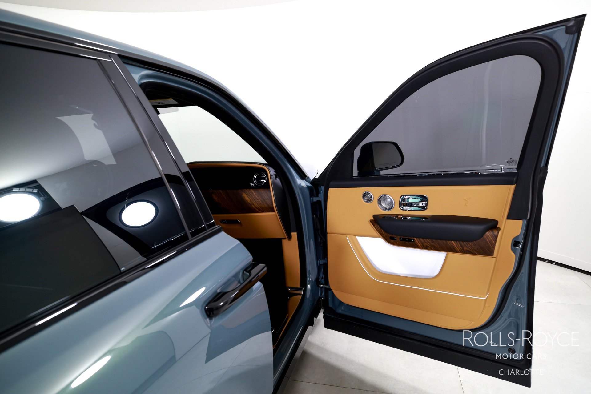 Used 2025 Rolls-Royce Cullinan image 35