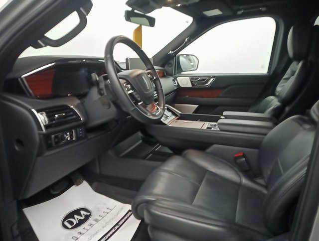 Used 2024 Lincoln Navigator L Reserve w/ Equipment Group 201A image 6
