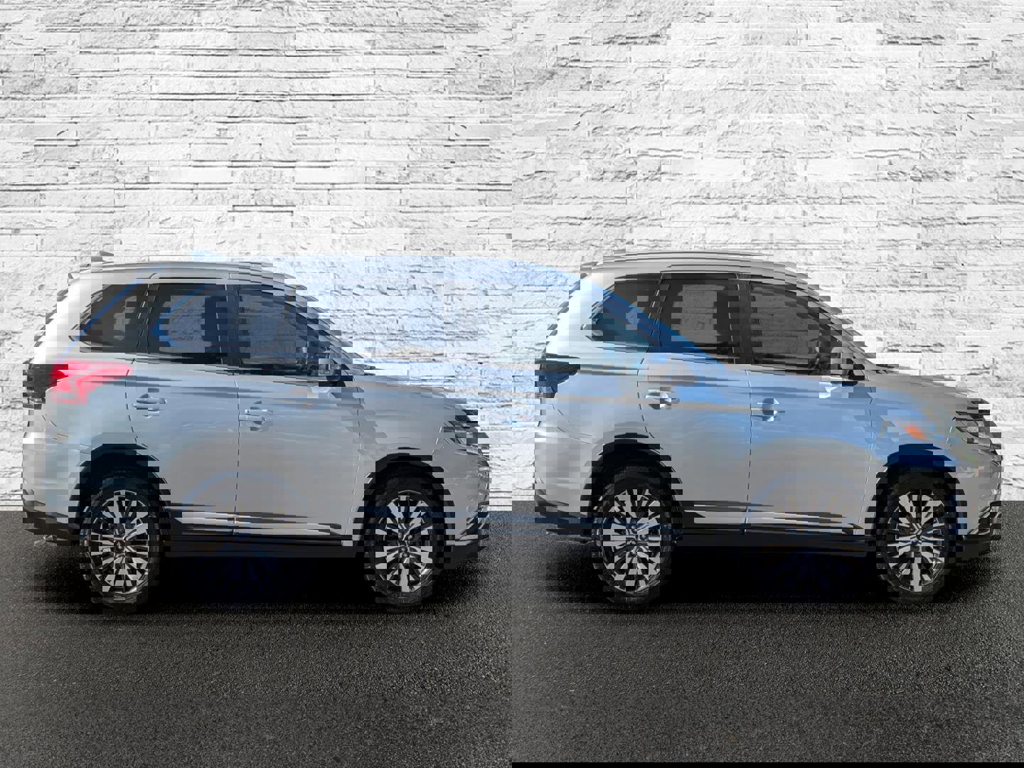 Used 2019 Mitsubishi Outlander SEL image 5