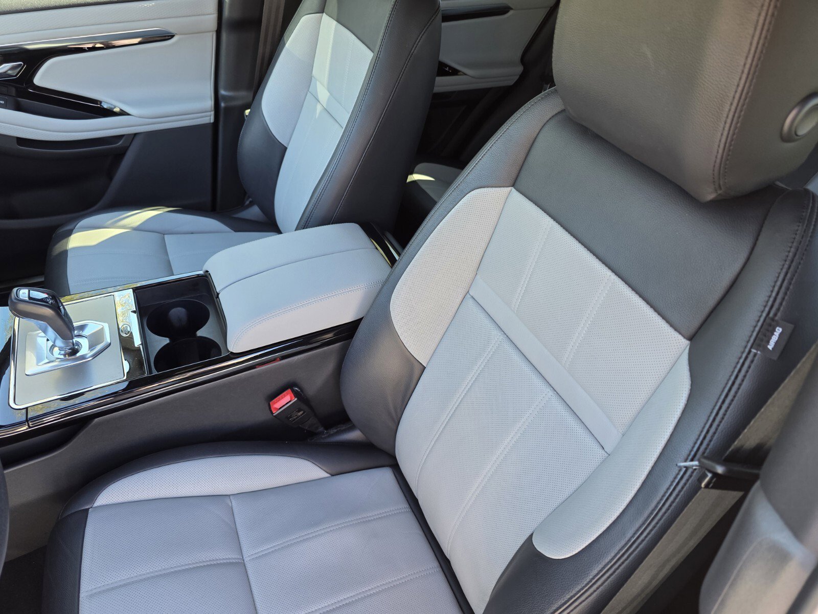 Used 2023 Land Rover Range Rover Evoque R-Dynamic S image 12