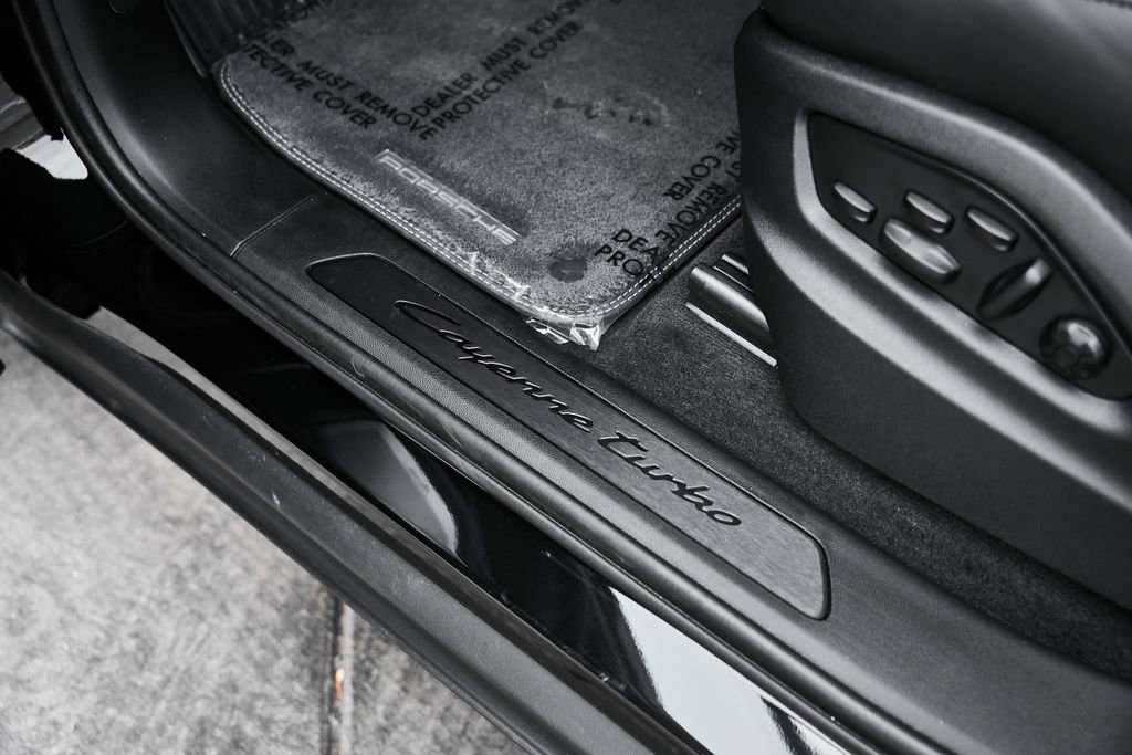 Used 2026 Porsche Cayenne Turbo AWD/4WD image 37