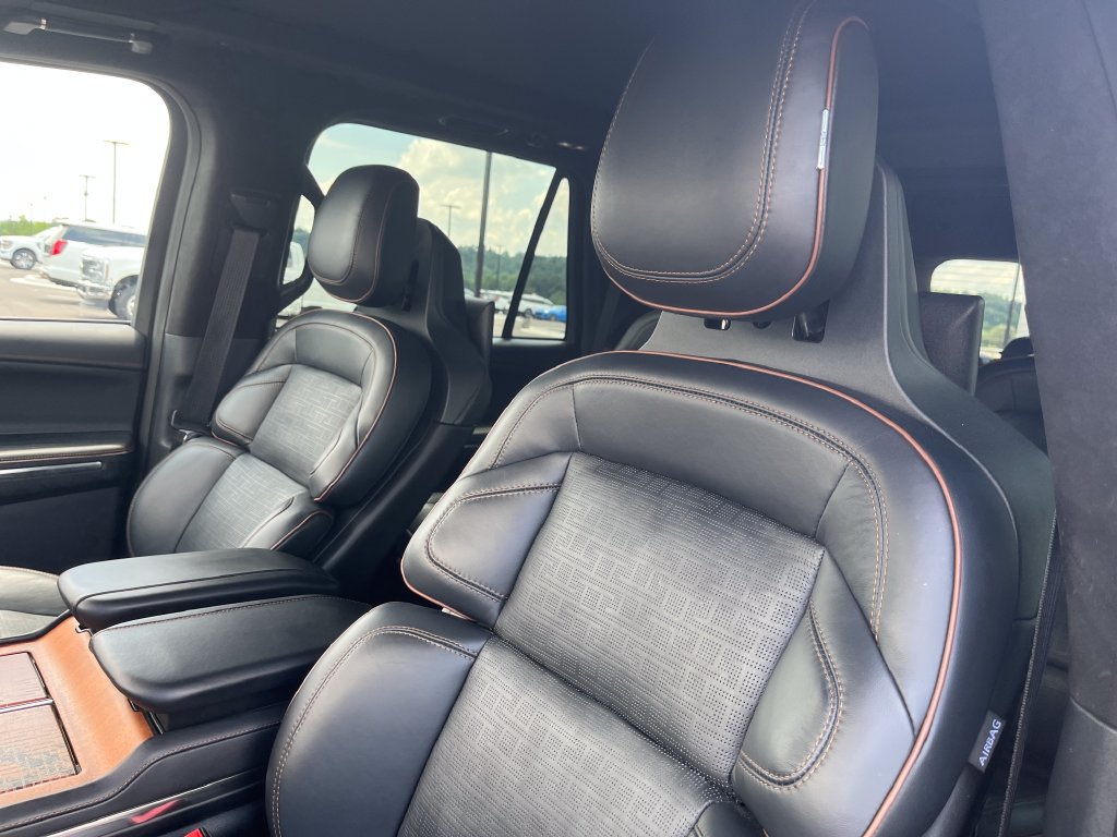 Used 2025 Lincoln Navigator Black Label AWD/4WD image 12