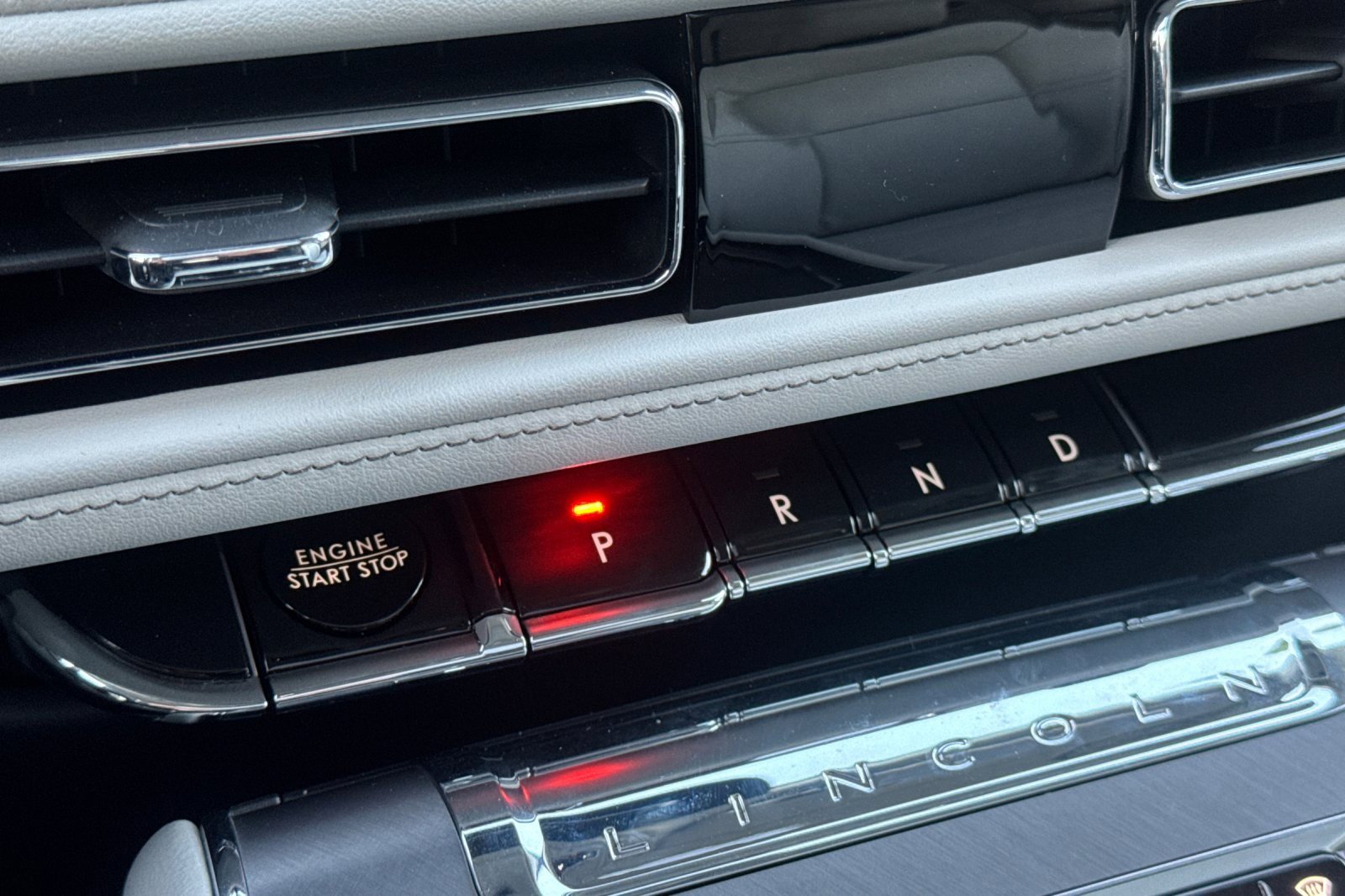 New 2026 Lincoln Aviator AWD w/ Jet Appearance Package image 20