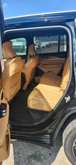 Used 2023 Jeep Grand Cherokee Summit AWD/4WD image 7