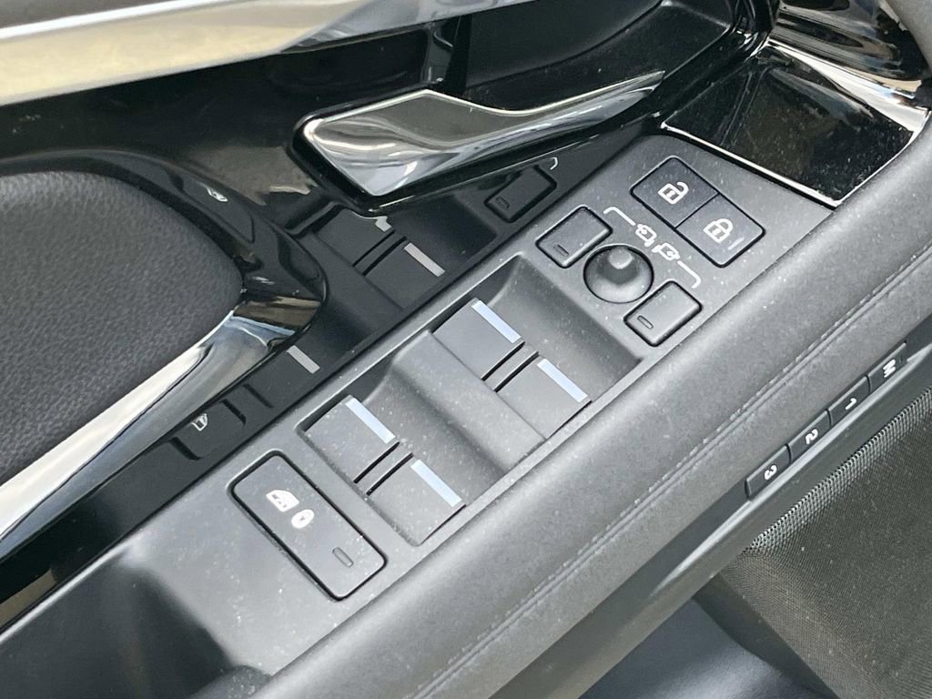 Used 2023 Land Rover Range Rover Evoque R-Dynamic SE image 23