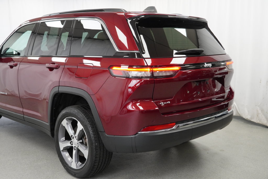 Certified 2025 Jeep Grand Cherokee Limited AWD/4WD image 26