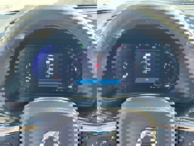 Used 2024 Volvo XC40 B5 Plus image 7