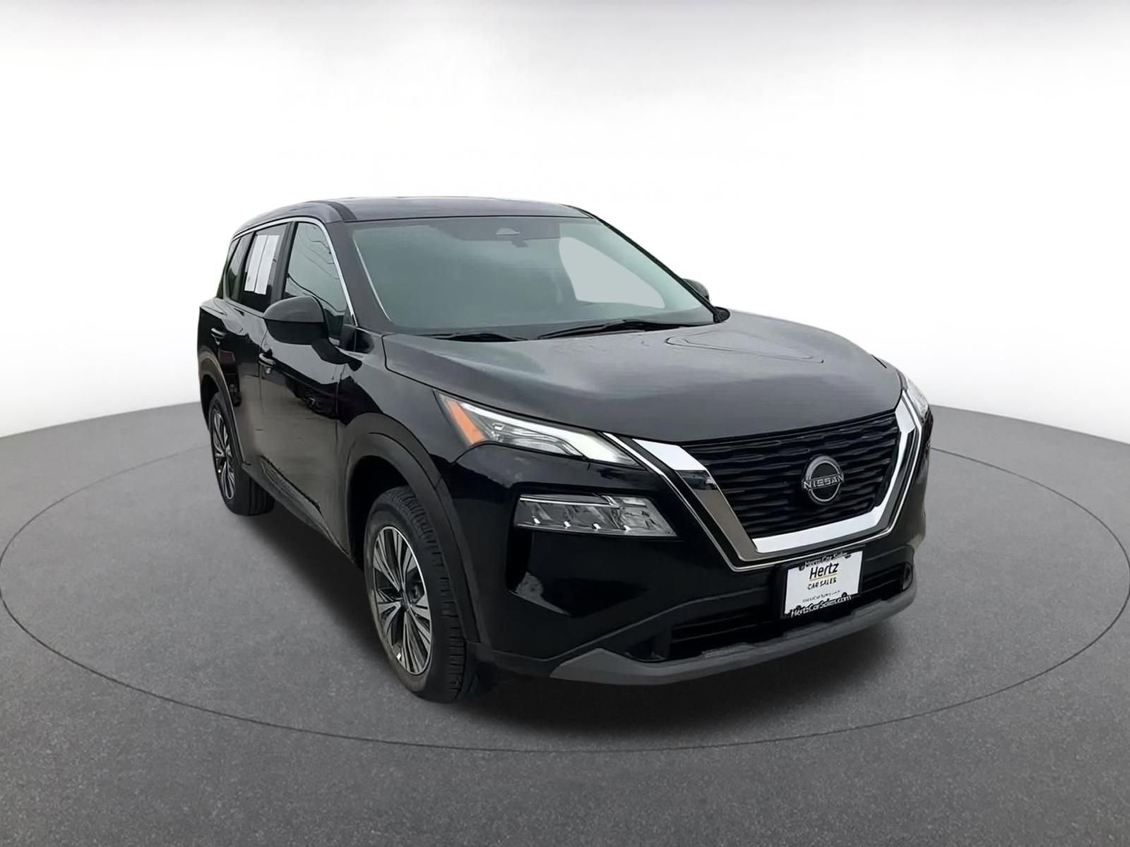 Used 2023 Nissan Rogue SV image 3