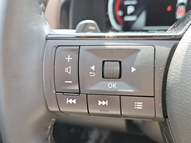 Used 2025 Nissan Pathfinder Platinum w/ Black Appearance Package FWD image 22