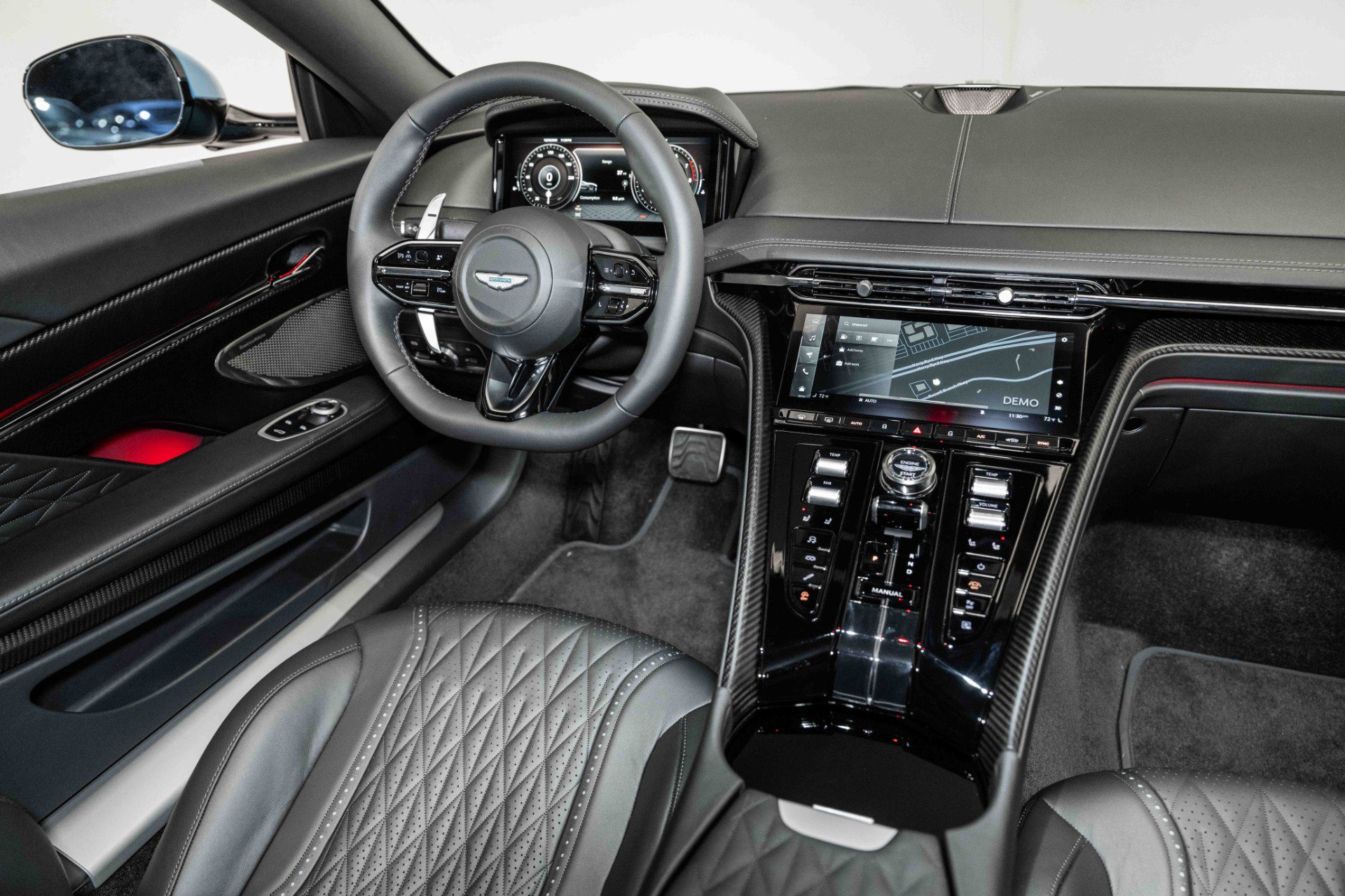 Used 2024 Aston Martin DB12 Coupe image 18