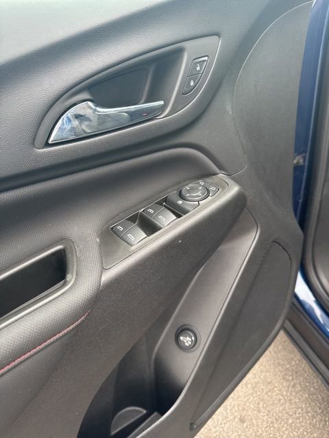 Used 2022 Chevrolet Equinox RS w/ Infotainment Package image 13