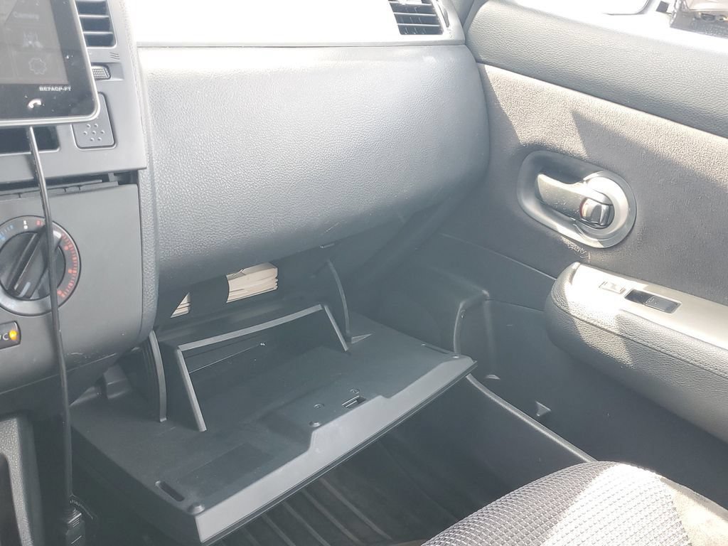 Used 2010 Nissan Versa Hatchback w/ Premium Pkg FWD image 29